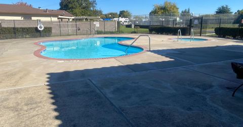 7566 Sunmore Ln, Sacramento, CA 95828 Photo