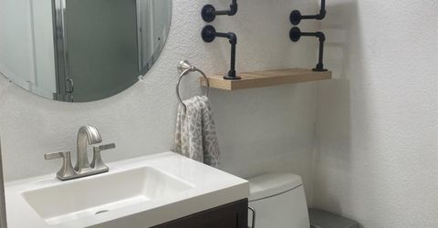 7566 Sunmore Ln, Sacramento, CA 95828 Photo