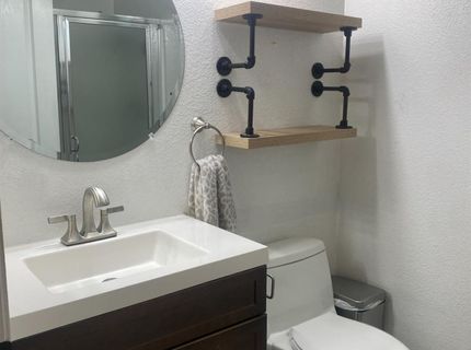 7566 Sunmore Ln, Sacramento, CA 95828 Photo