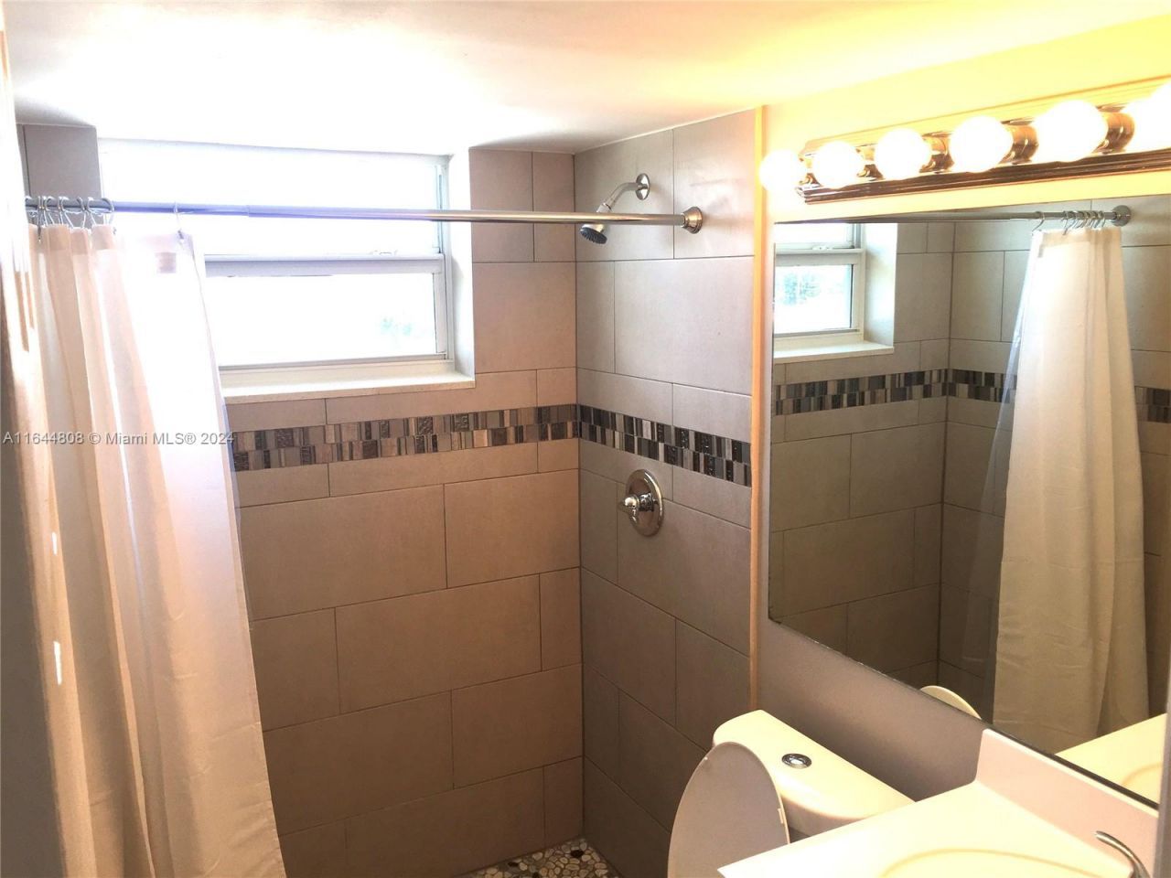 3075 NW 7th St, Unit 401, Miami, FL 33125 Photo