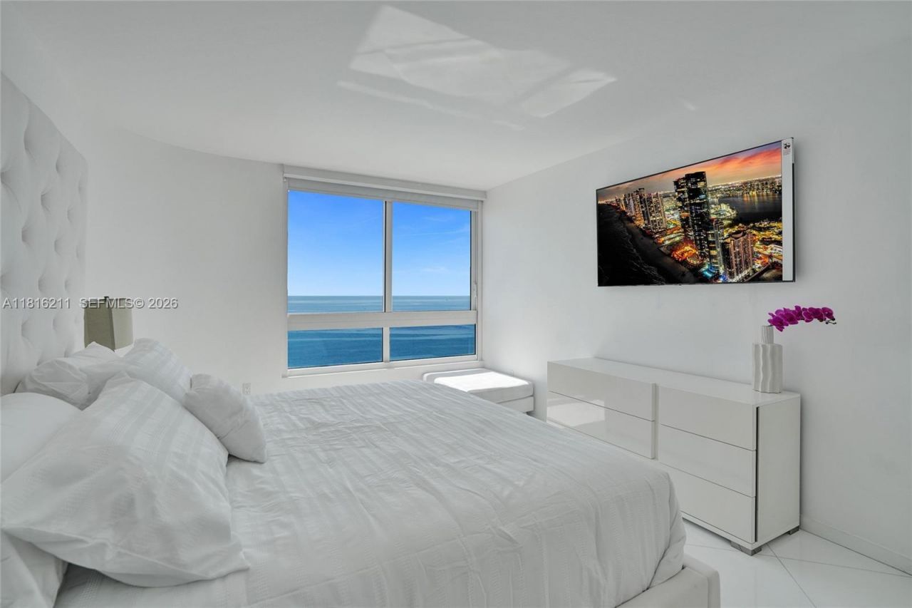 6365 Collins Ave, Unit 2403, Miami Beach, FL 33141 Photo