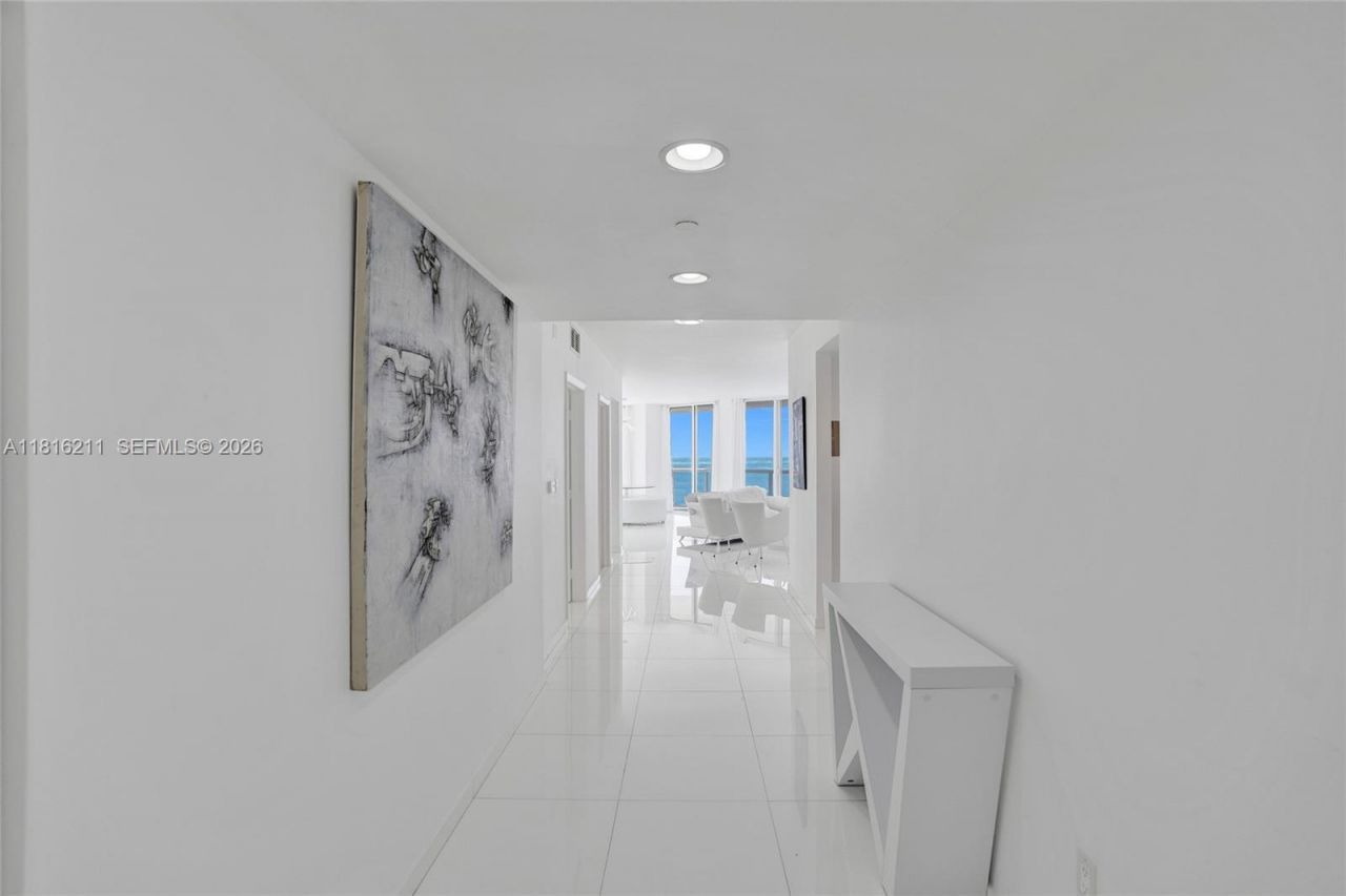 6365 Collins Ave, Unit 2403, Miami Beach, FL 33141 Photo