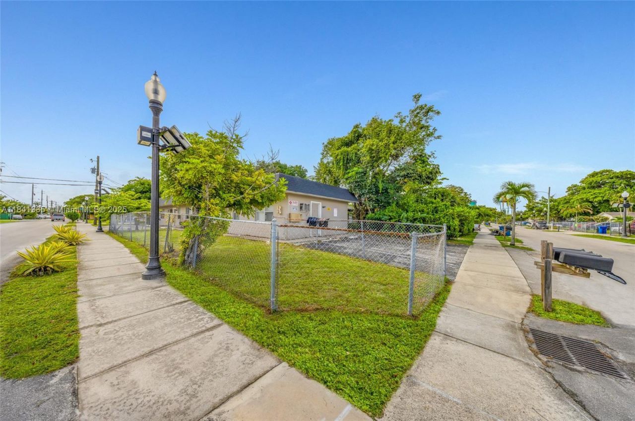 848 NW 2nd Ave, Fort Lauderdale, FL 33311 Photo