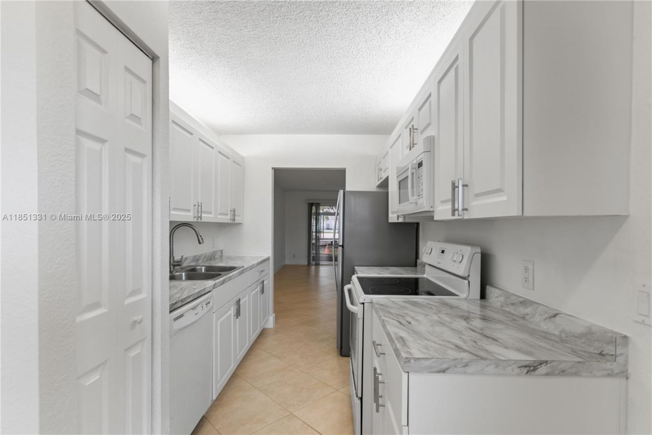 1400 SW 124th Ter, Unit 109Q, Pembroke Pines, FL 33027 Photo