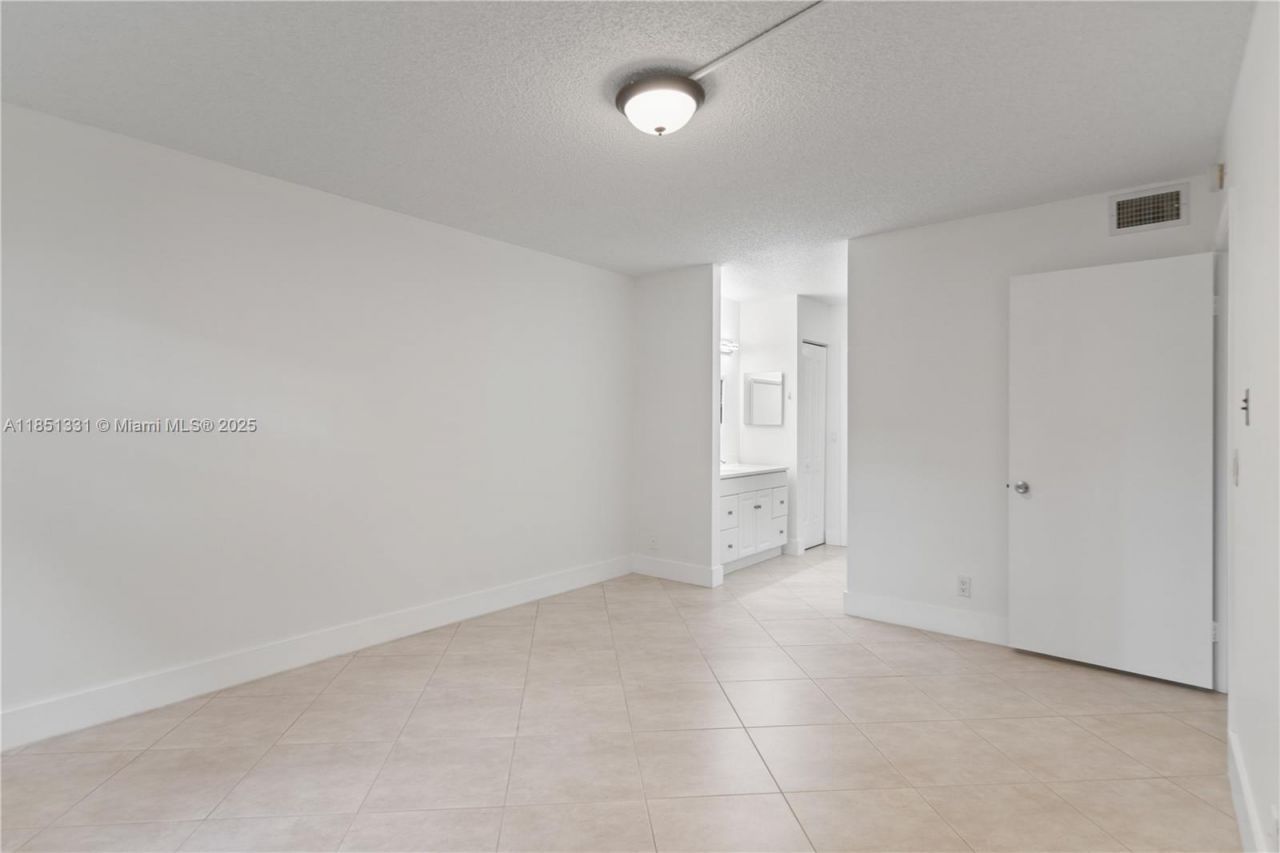 1400 SW 124th Ter, Unit 109Q, Pembroke Pines, FL 33027 Photo