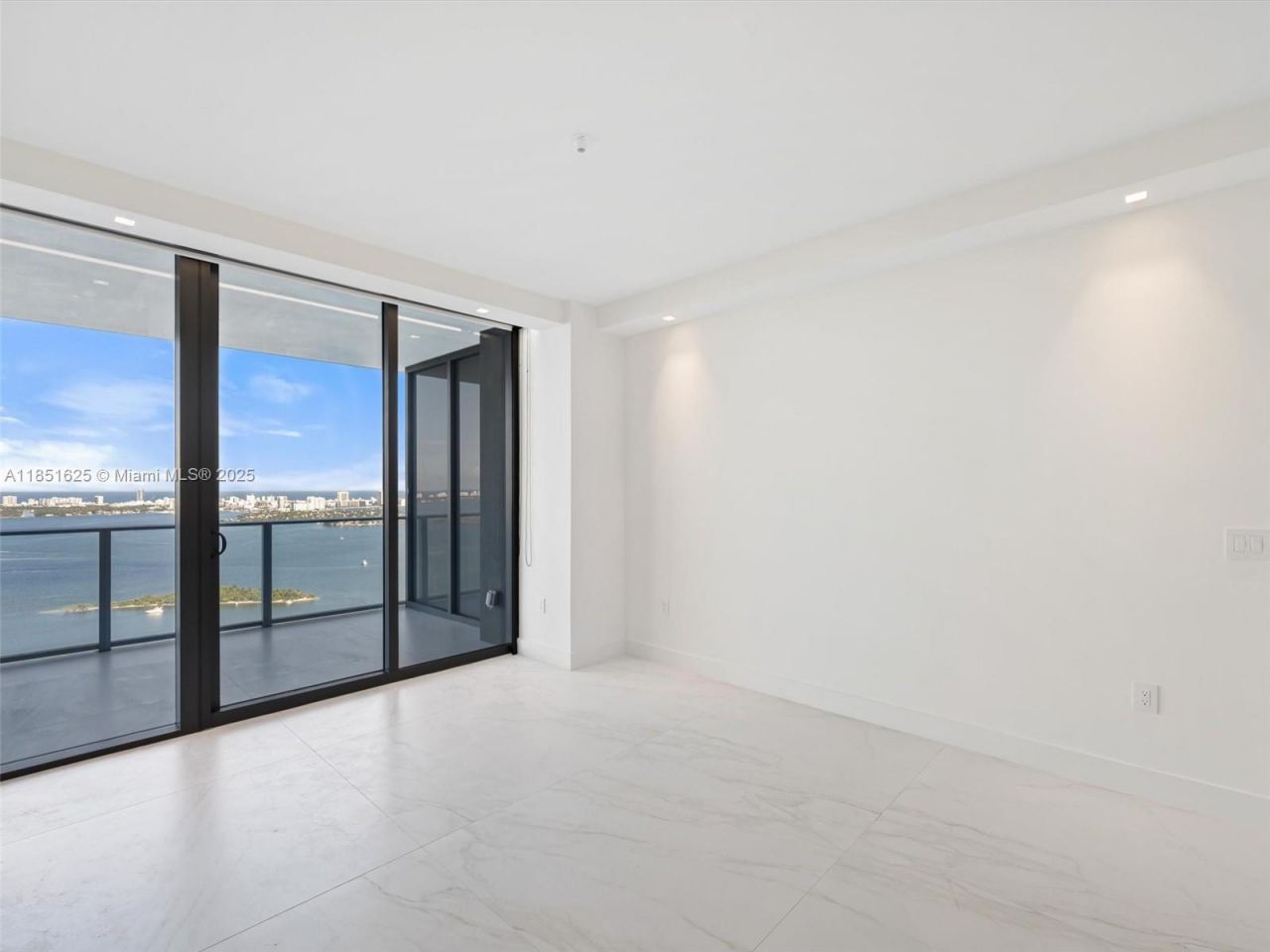 700 NE 24th St, Unit 4305, Miami, FL 33137 Photo