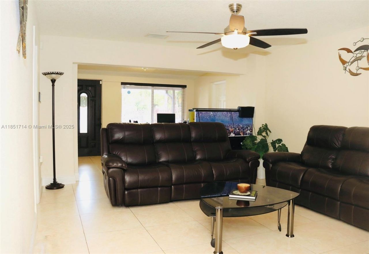 1847 W 2nd Ave, Hialeah, FL 33010 Photo