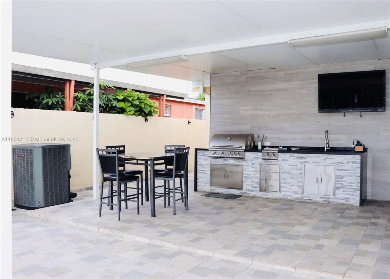 1847 W 2nd Ave, Hialeah, FL 33010 Photo