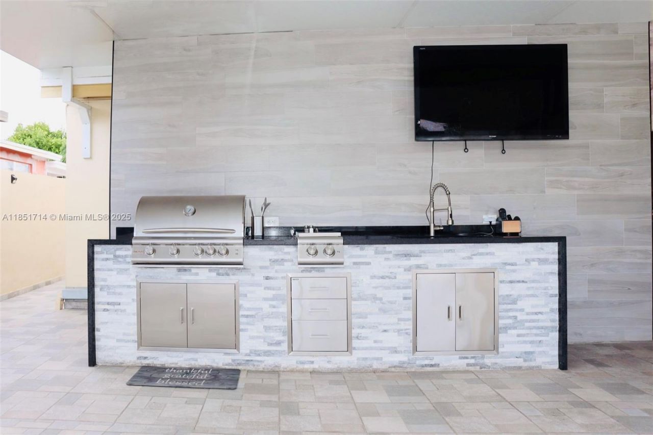 1847 W 2nd Ave, Hialeah, FL 33010 Photo