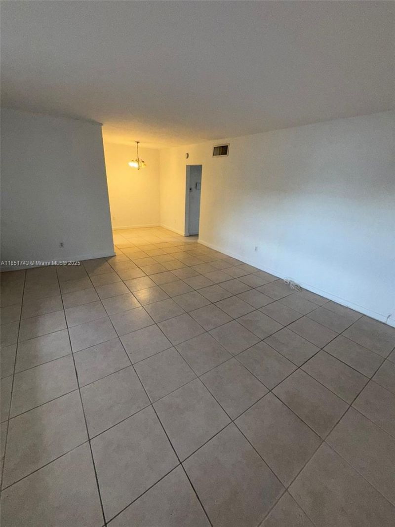13700 NE 6th Ave, Unit 301, North Miami, FL 33161 Photo
