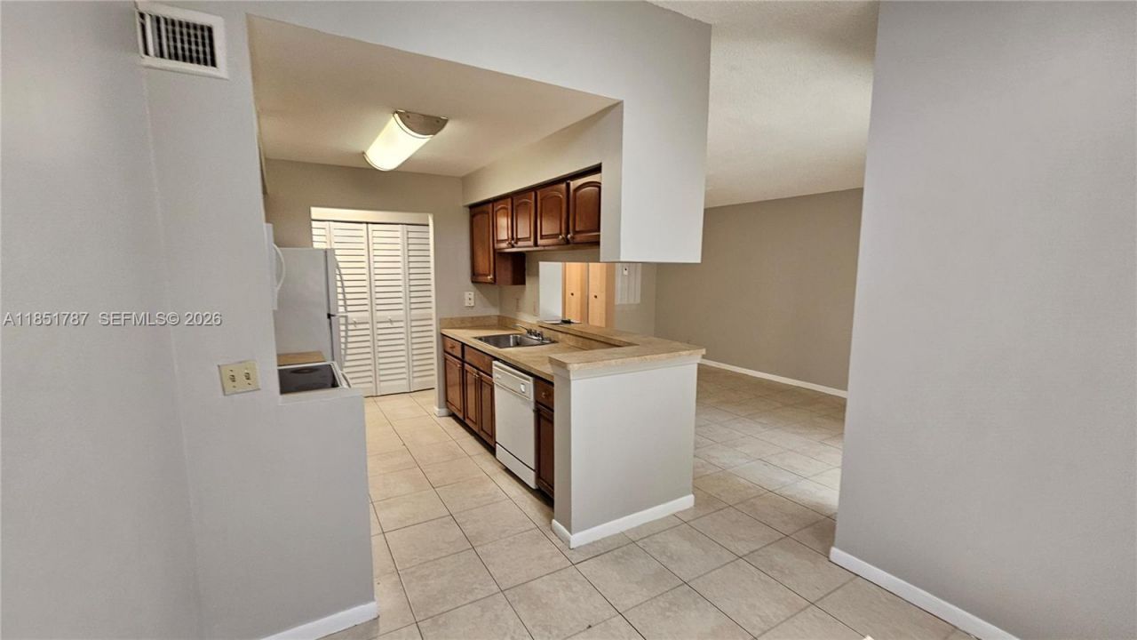 9877 Westview Dr, Unit 628, Coral Springs, FL 33076 Photo