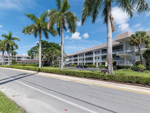581 Blue Heron Dr, Unit 301-B, Hallandale Beach, FL 33009
