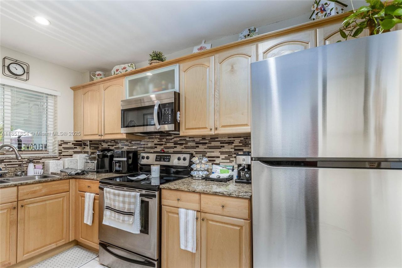 581 Blue Heron Dr, Unit 301-B, Hallandale Beach, FL 33009 Photo