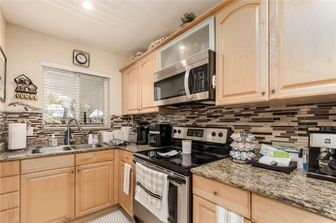 581 Blue Heron Dr, Unit 301-B, Hallandale Beach, FL 33009 Photo