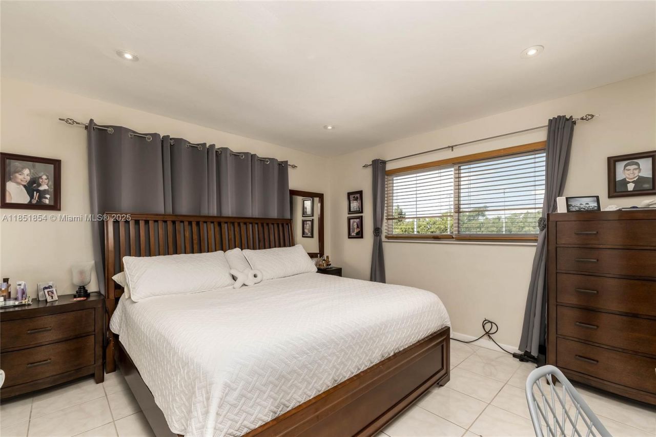 581 Blue Heron Dr, Unit 301-B, Hallandale Beach, FL 33009 Photo