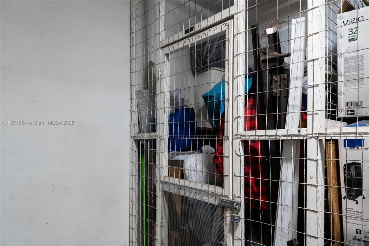 581 Blue Heron Dr, Unit 301-B, Hallandale Beach, FL 33009 Photo