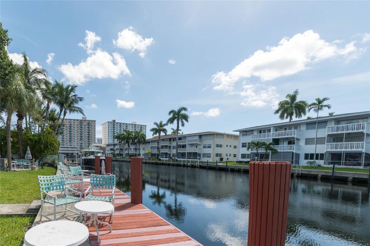 581 Blue Heron Dr, Unit 301-B, Hallandale Beach, FL 33009 Photo