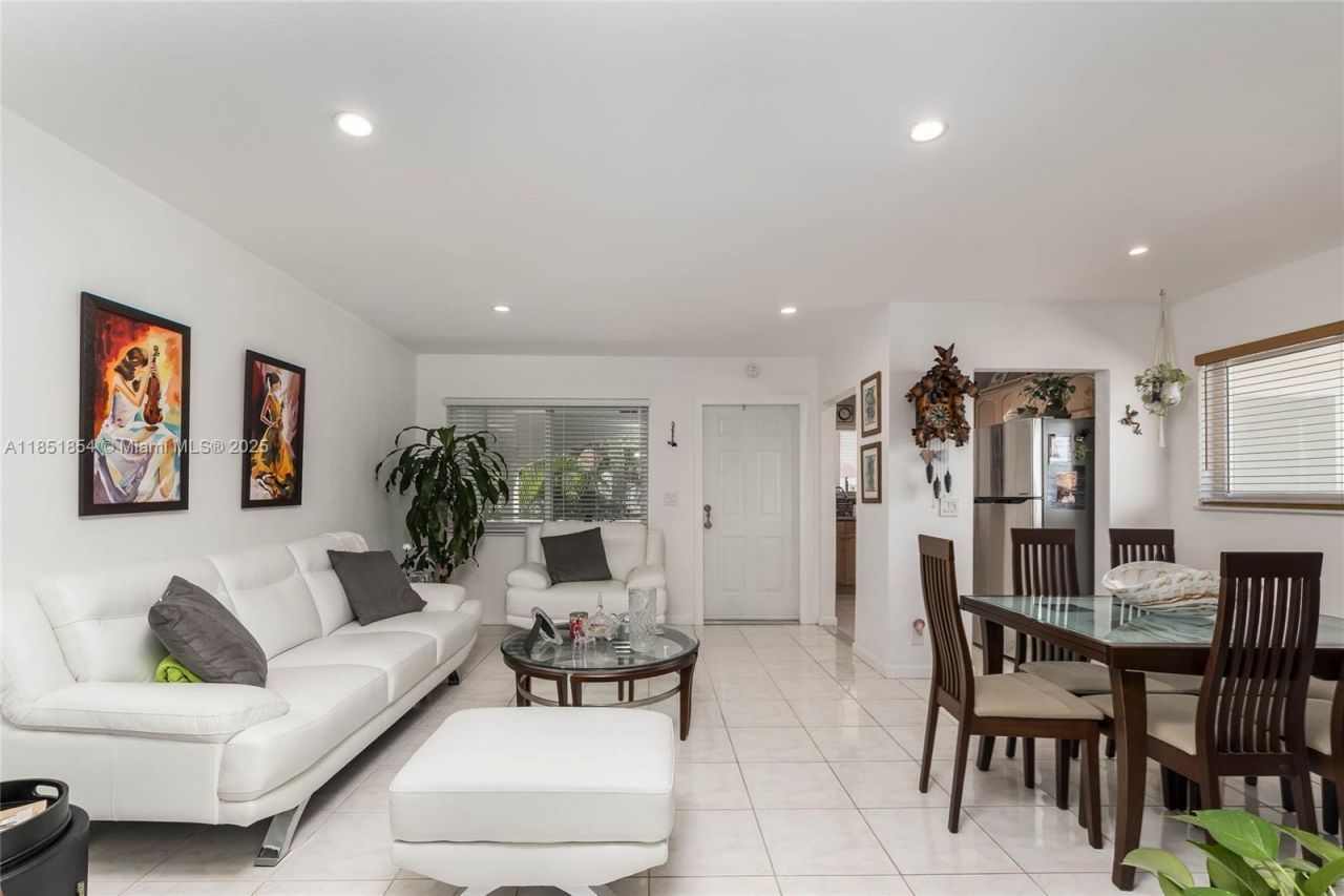 581 Blue Heron Dr, Unit 301-B, Hallandale Beach, FL 33009 Photo