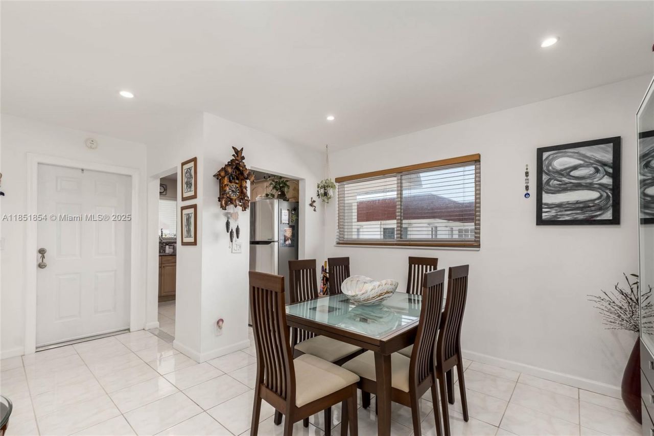 581 Blue Heron Dr, Unit 301-B, Hallandale Beach, FL 33009 Photo