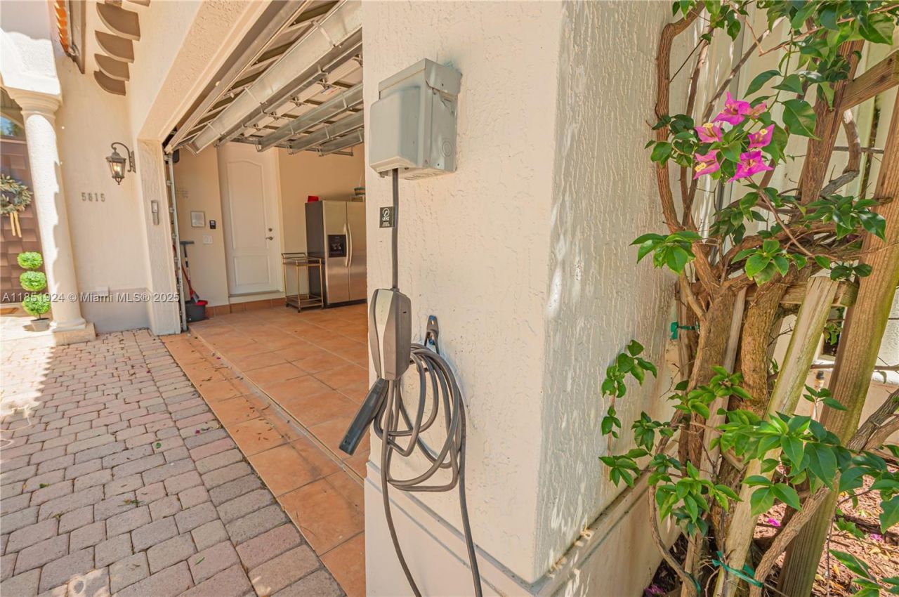 5815 SW 27th St, Miami, FL 33155 Photo