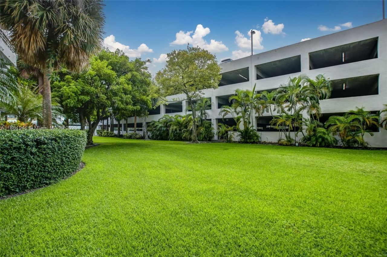 3300 NE 191st St, Unit 114, Aventura, FL 33180 Photo