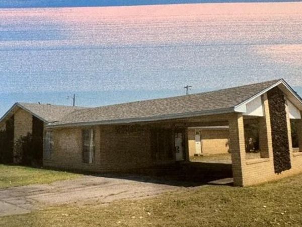 2100 N broadway Street, Moore, OK 73160