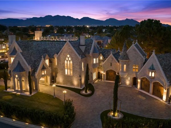 2928 Coast Line Court, Las Vegas, NV 89117