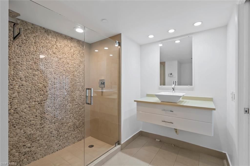 4751 Gulf Shore Blvd N, Unit 1406, Naples, FL 34103 Photo