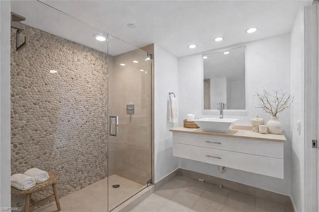 4751 Gulf Shore Blvd N, Unit 1406, Naples, FL 34103 Photo