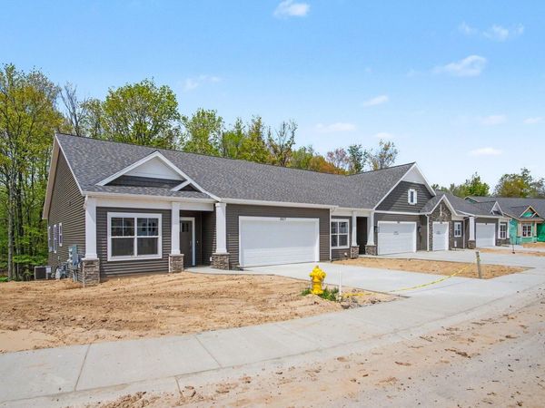 2827 W Cobblestone Court SE, Unit 13, Kentwood, MI 49512