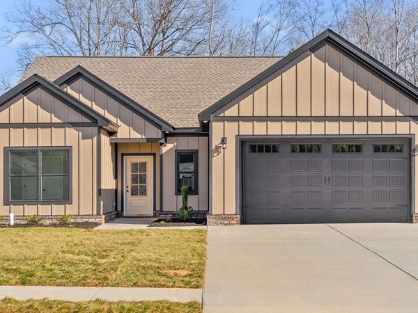 495 Ridge Top Ct, Clarksville, TN 37040