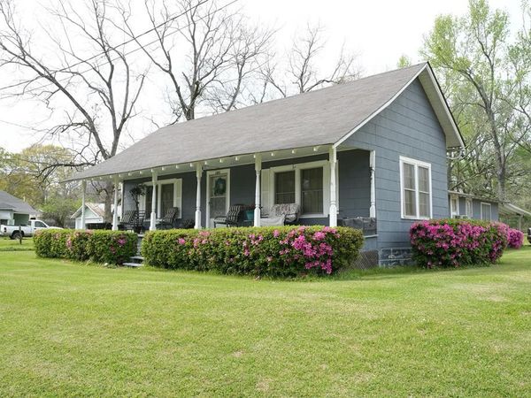 1031 Pearl River Ave, McComb, MS 39666