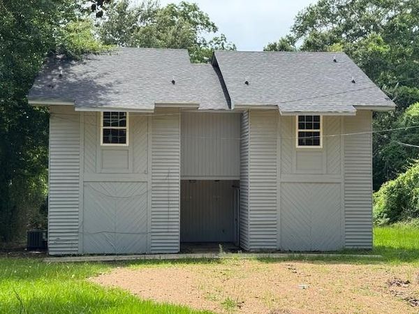 203 N Natchez Street, Woodville, MS 39669