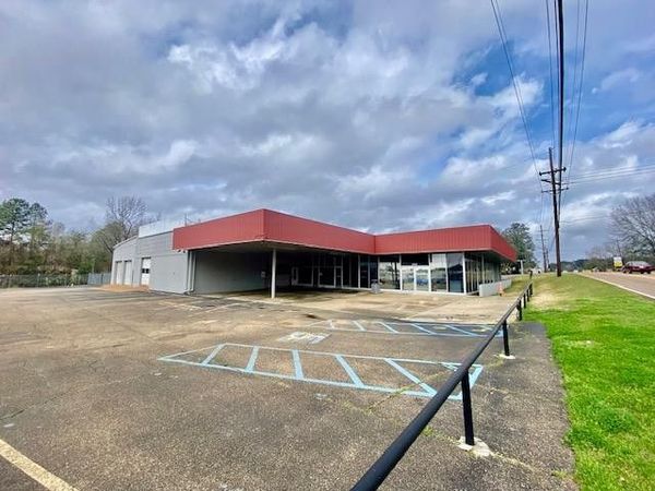 1030 Longleaf Drive, McComb, MS 39648