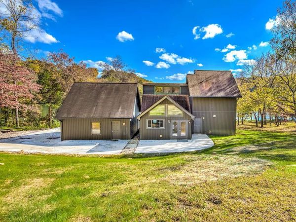 408 Lakecrest Drive, Harriman, TN 37748