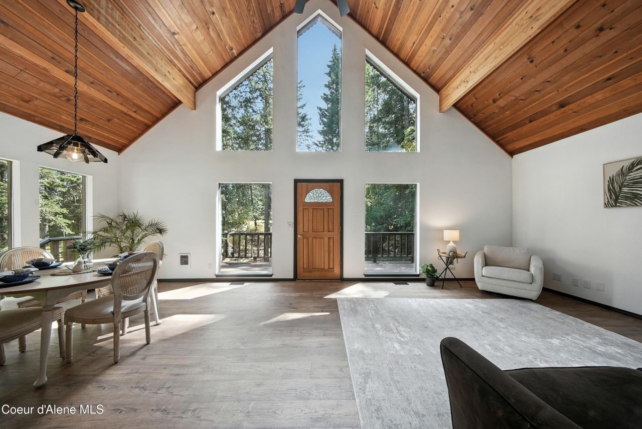 18400 W Holiday Way, Hauser, ID 83854 Main Photo