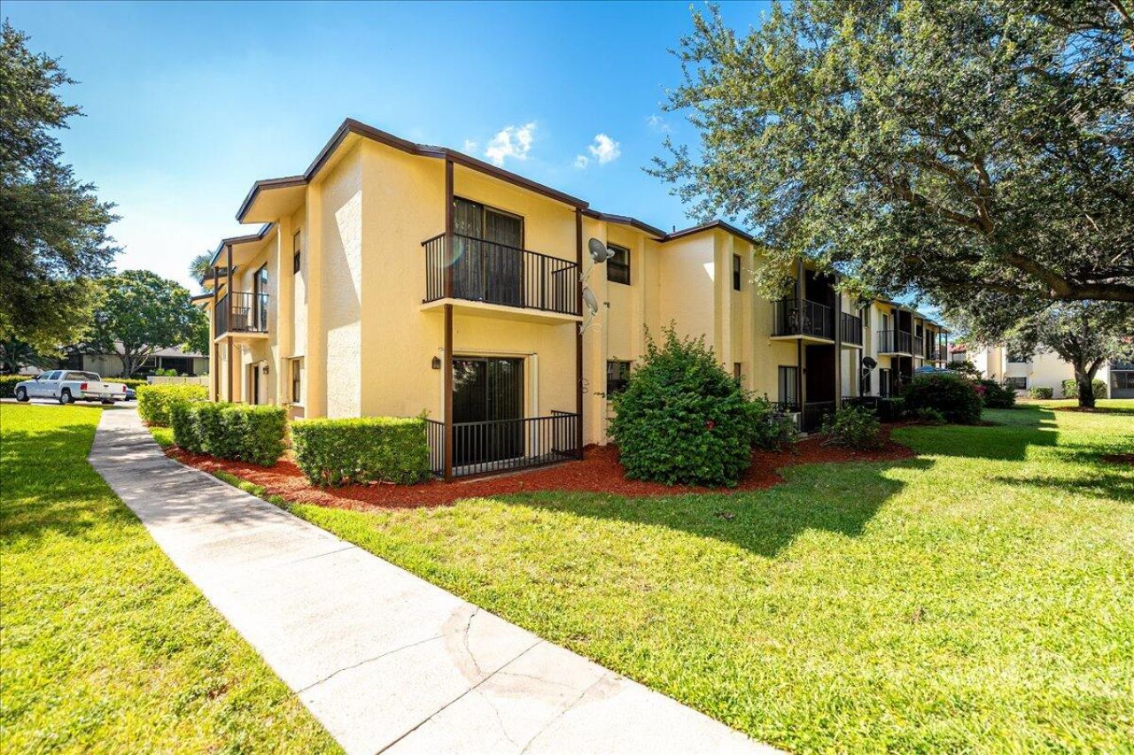 2050 Oleander Boulevard, Unit 8202, Fort Pierce, FL 34950 Photo