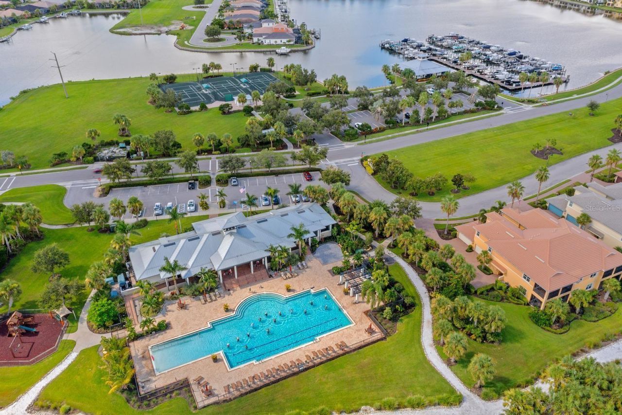 933 Tidewater Shores Loop, Unit 722, Bradenton, FL 34208 Photo