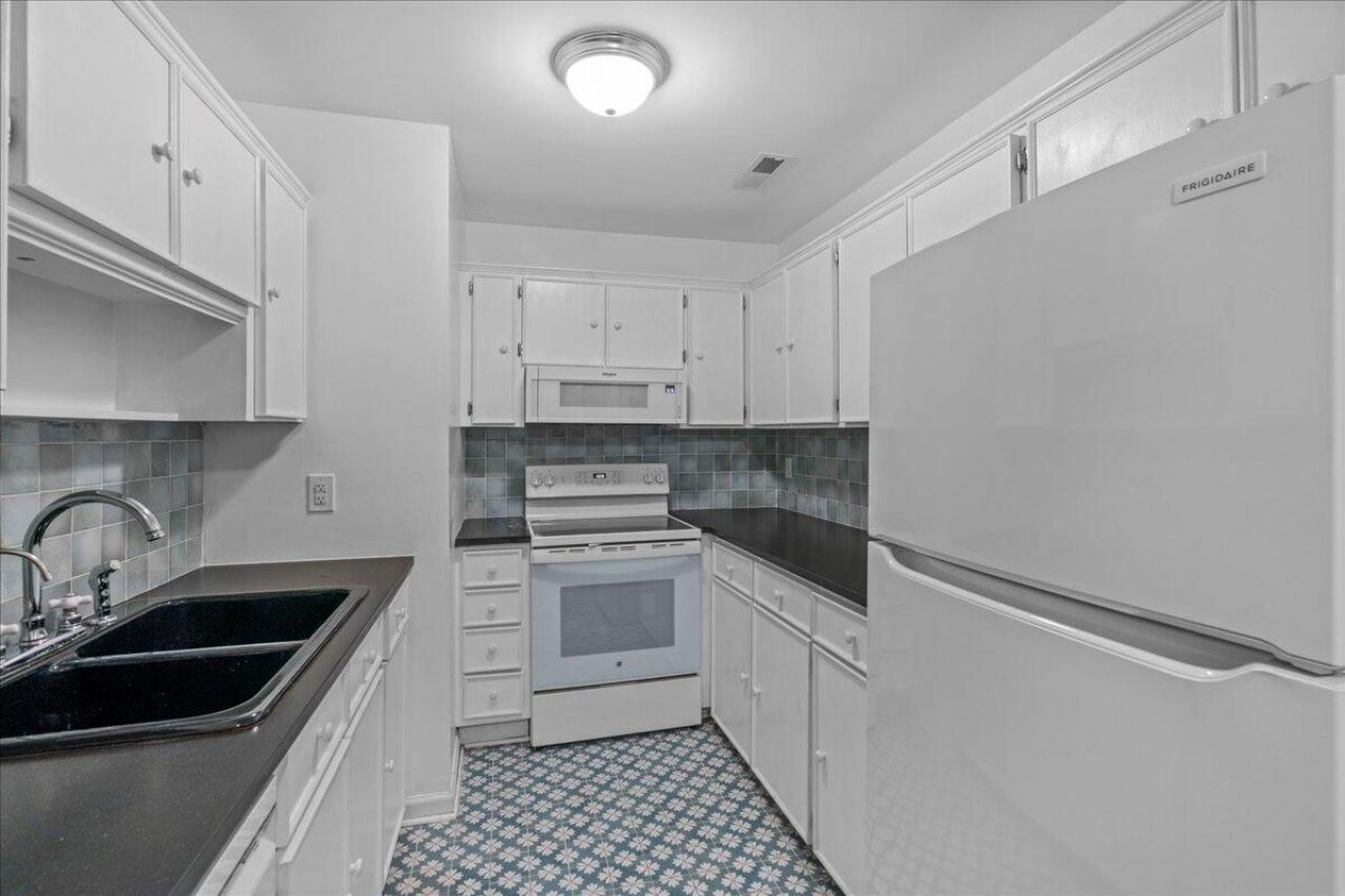 3 Town Park Lane Photo 13