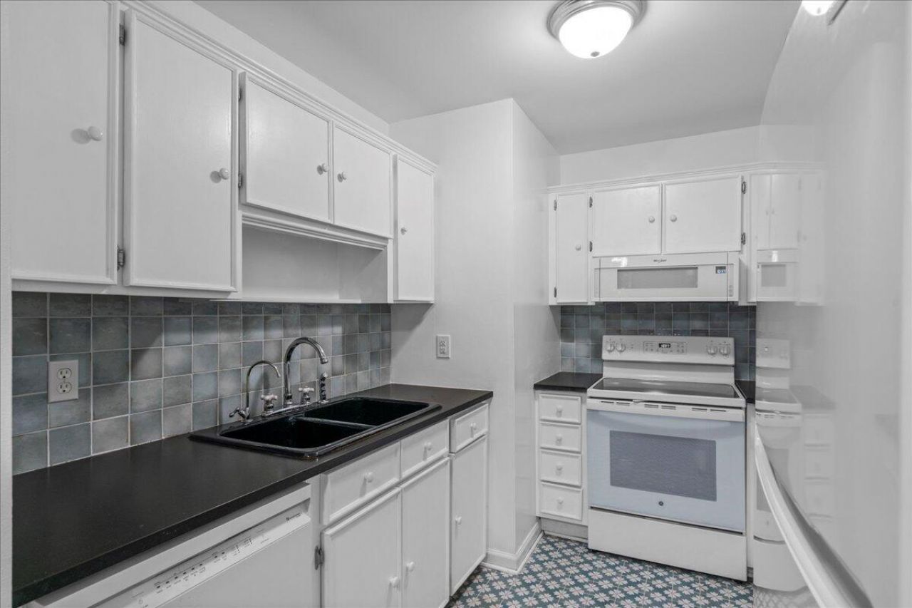 3 Town Park Lane Photo 14