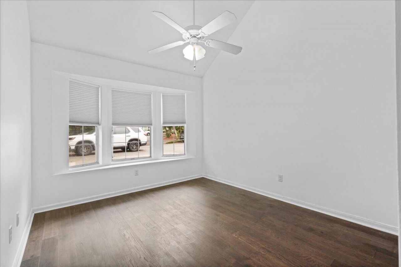 3 Town Park Lane Photo 17