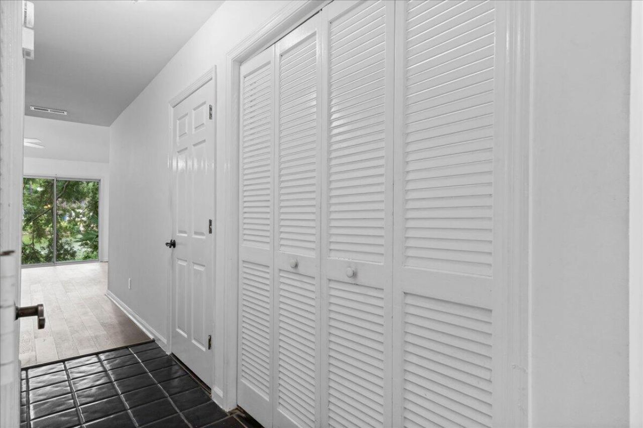 3 Town Park Lane Photo 5