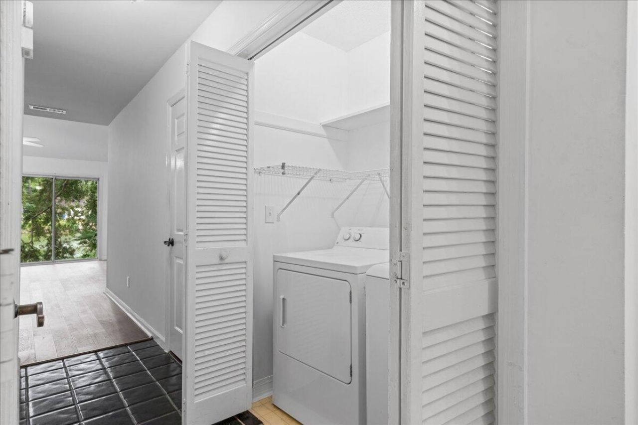 3 Town Park Lane Photo 6