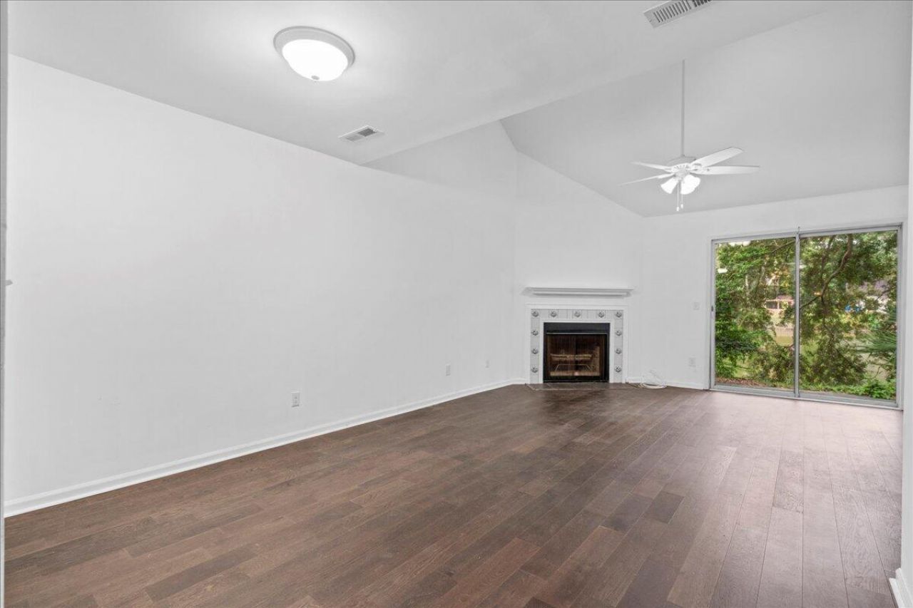 3 Town Park Lane Photo 9