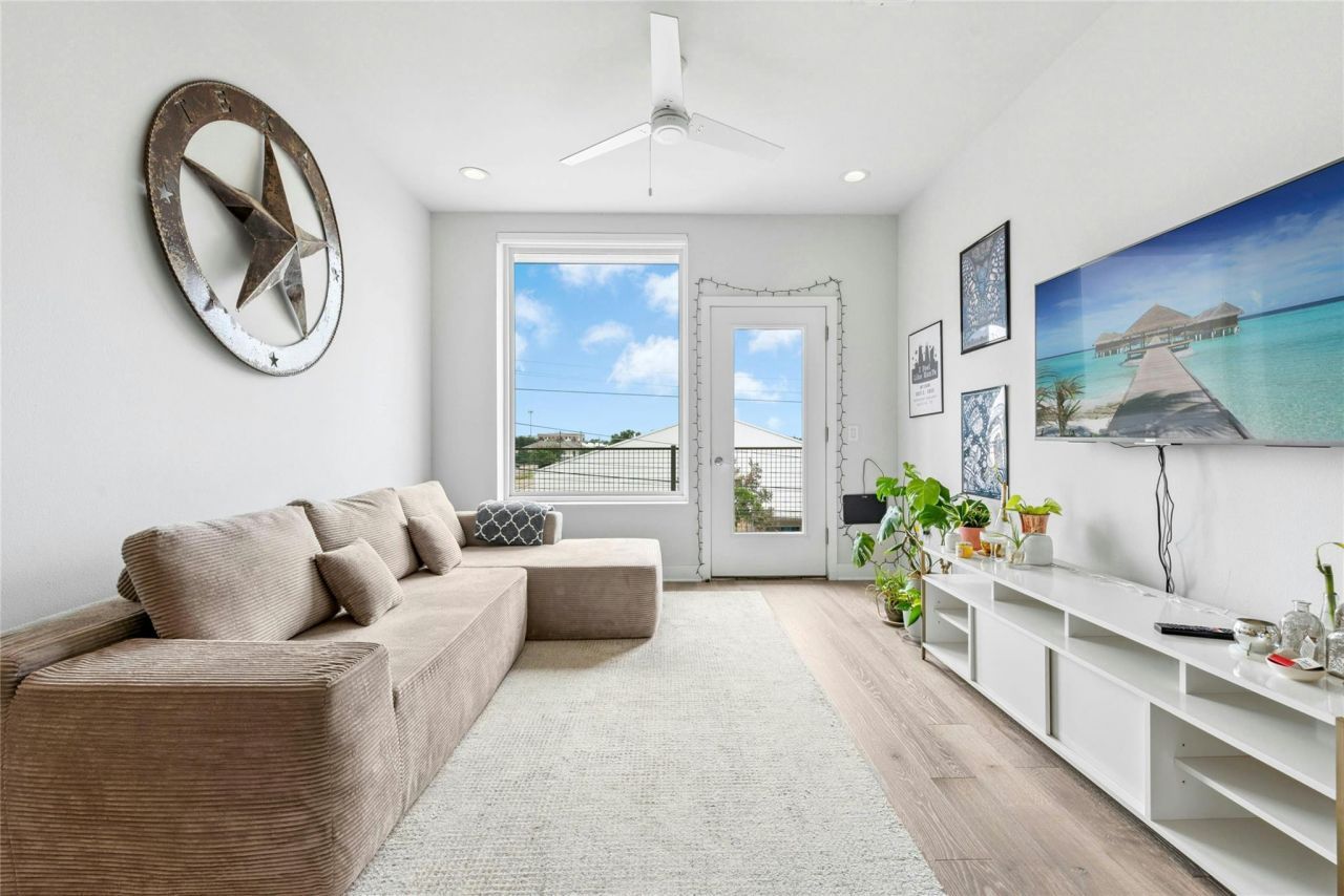 1800 E 4th St, Unit 345, Austin, TX 78702 Main Photo