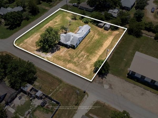 325 E Bell ST, Bartlett, TX 76511