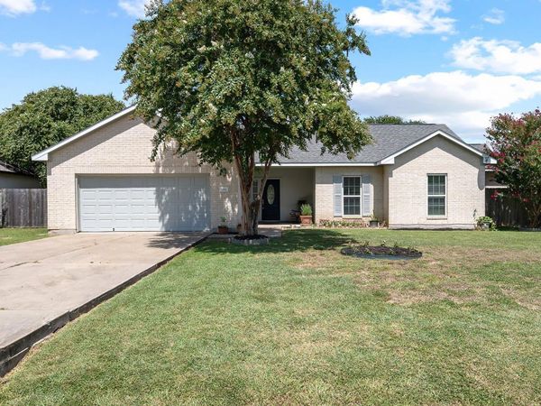 215 Spotted Fawn DR, Hutto, TX 78634