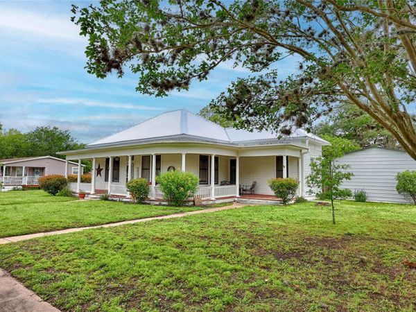 403 E 7th ST, Flatonia, TX 78941