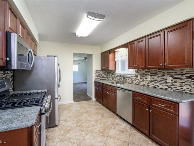 43304 Dellefield Road, Elyria, OH 44035 Photo 3