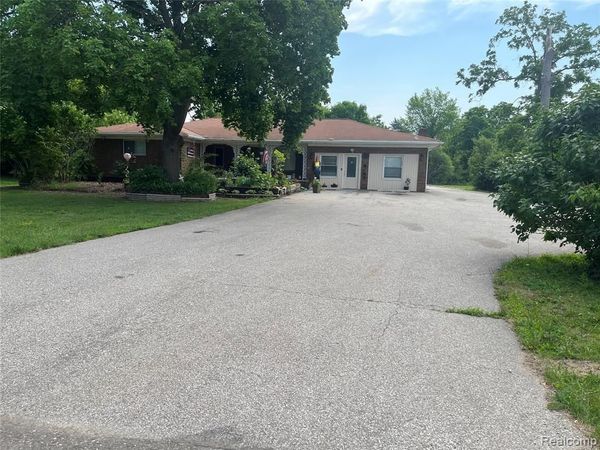 3421 S Dye Road, Flint, MI 48507